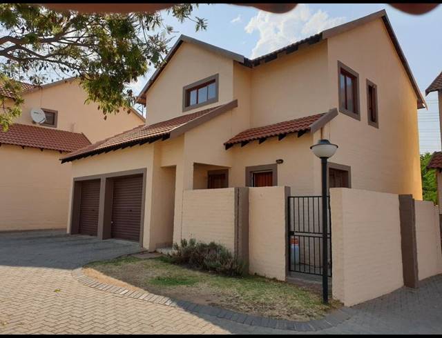 3 BEDROOM TOWNHOUSE FOR SALE IN NOORDWYK